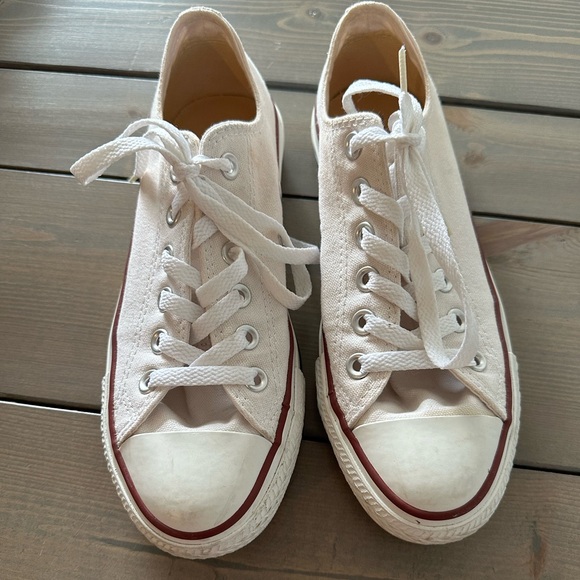 Whit converse low top - size 7 - barely worn - Picture 1 of 5